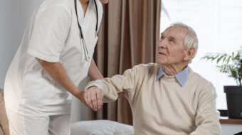 yasli-bakim-hemsiresi